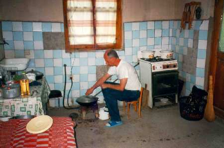 Willem, PD0OHW, in the kitchen!