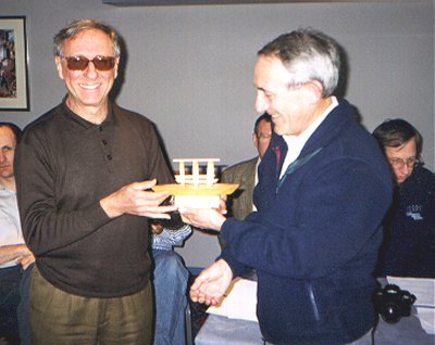 Bob Treacher BRS32525 (right), the winner of the SWL section of the UKSMG Summer Contest, receives the Treasurer’s Tray from Angelo, I2ADN.