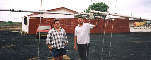 Lenny, ZD8LJD & Johnny, ZD8KW help me assemble the M2 Antenna